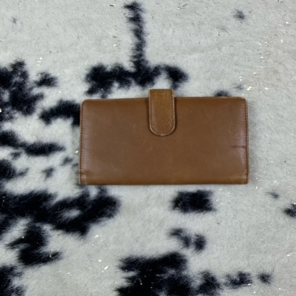 Button Women’s Vintage Brown Cowhide Leather Wallet